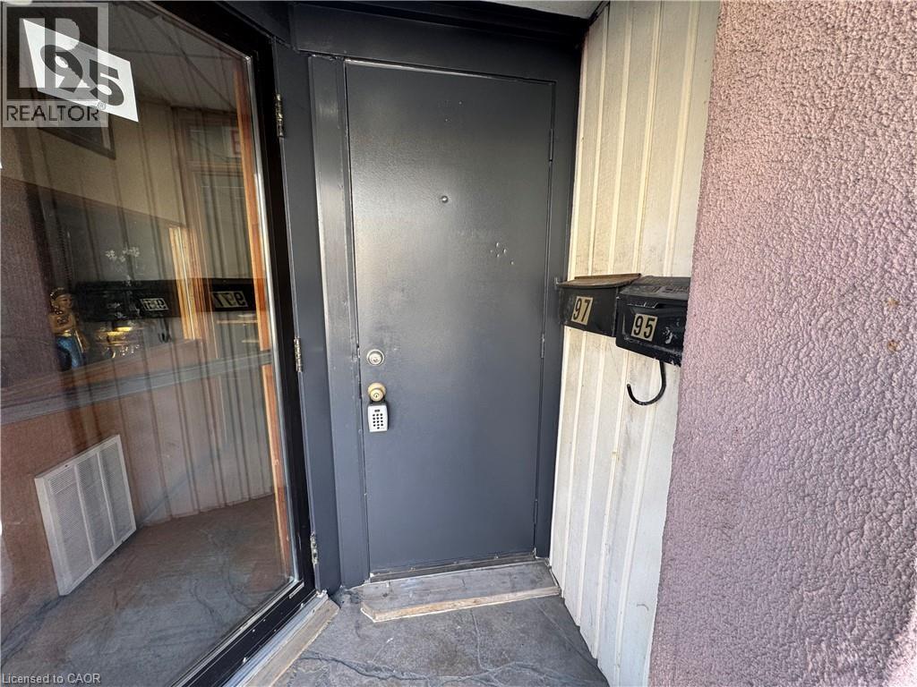 97 S Queen Street S, Kitchener, Ontario  N2G 1W1 - Photo 2 - 40862904