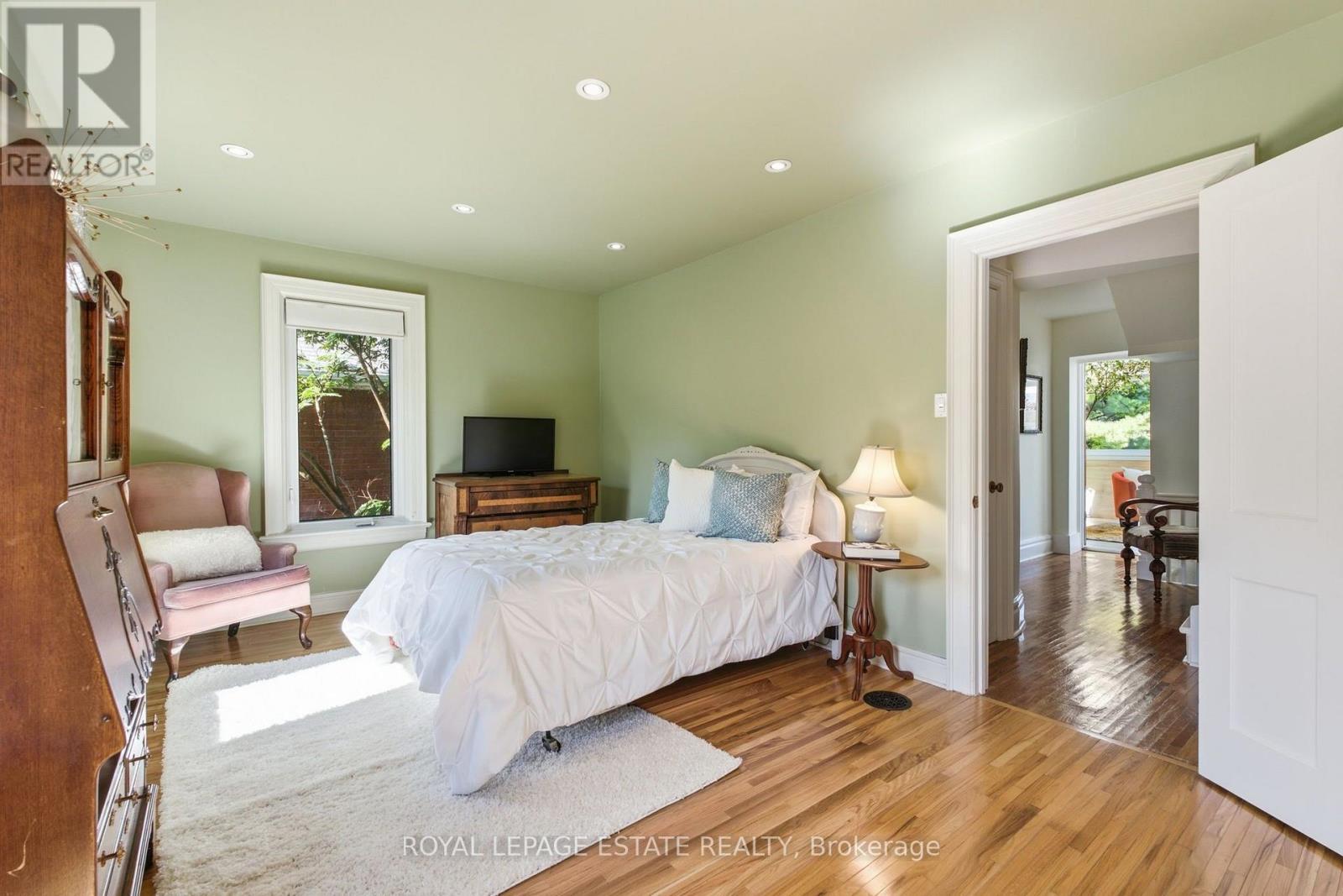 14 Lyall Avenue, Toronto, Ontario  M4E 1V8 - Photo 24 - E13786426