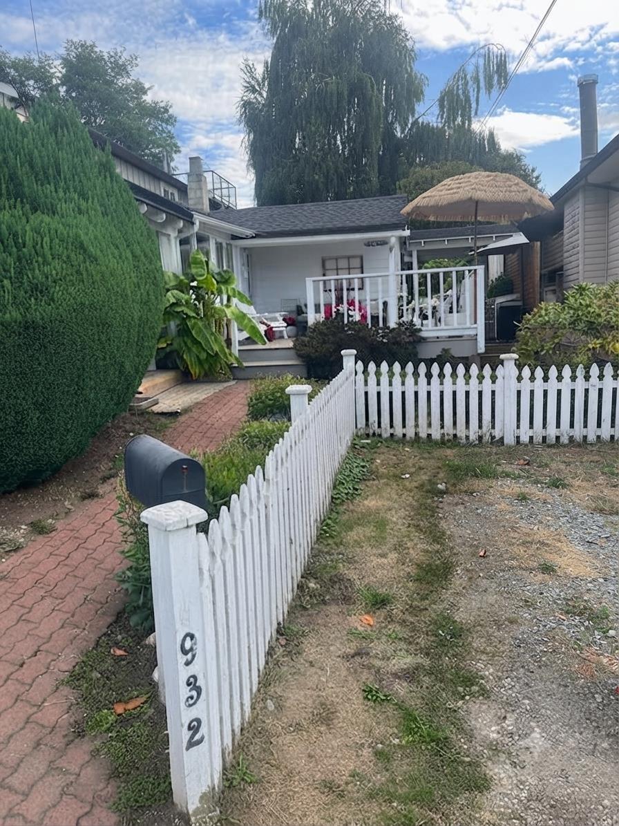 932 Habgood Street, White Rock, British Columbia  V4B 4W6 - Photo 2 - R3165256