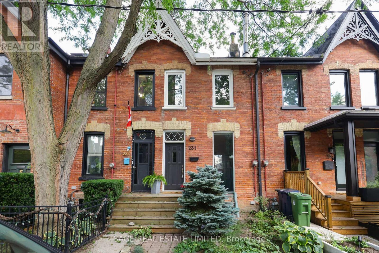 231 BOULTON AVENUE, Toronto, Ontario
