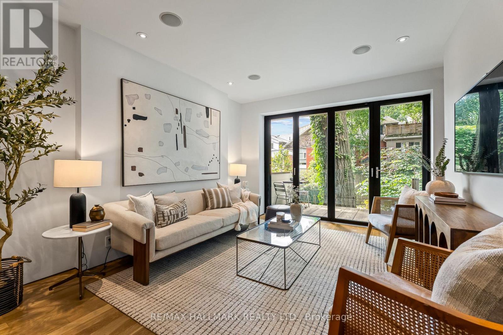 40 Fernwood Park Avenue, Toronto, Ontario  M4E 3G1 - Photo 11 - E13786220