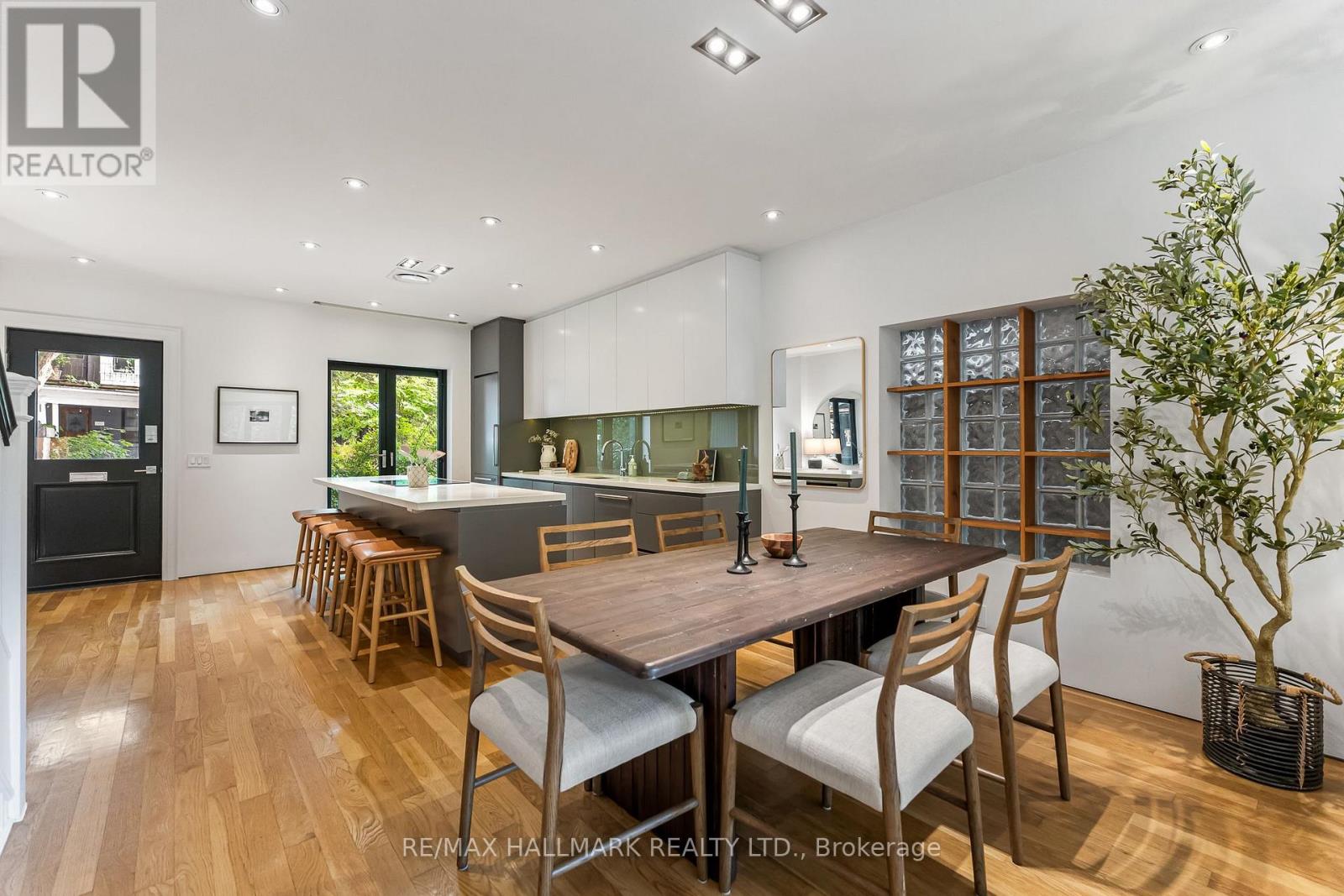 40 Fernwood Park Avenue, Toronto, Ontario  M4E 3G1 - Photo 12 - E13786220