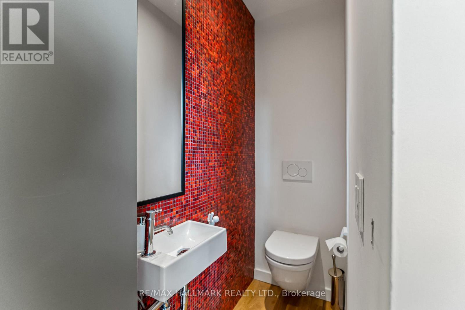 40 Fernwood Park Avenue, Toronto, Ontario  M4E 3G1 - Photo 18 - E13786220