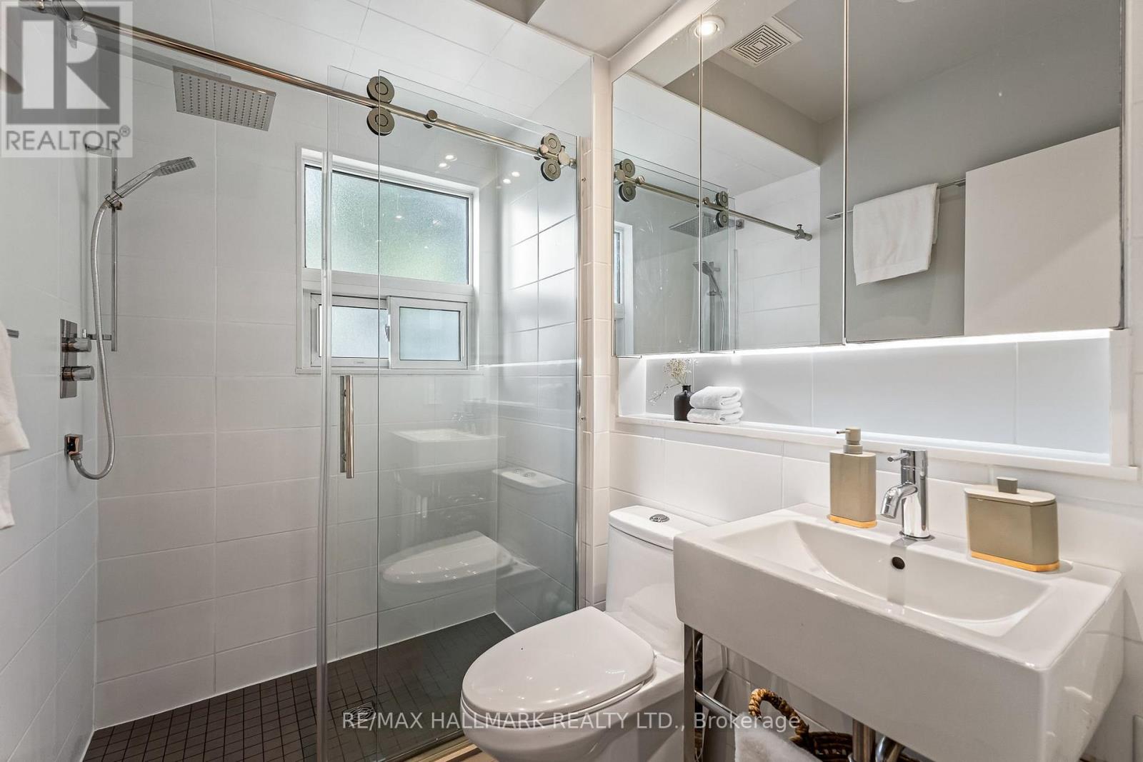 40 Fernwood Park Avenue, Toronto, Ontario  M4E 3G1 - Photo 29 - E13786220