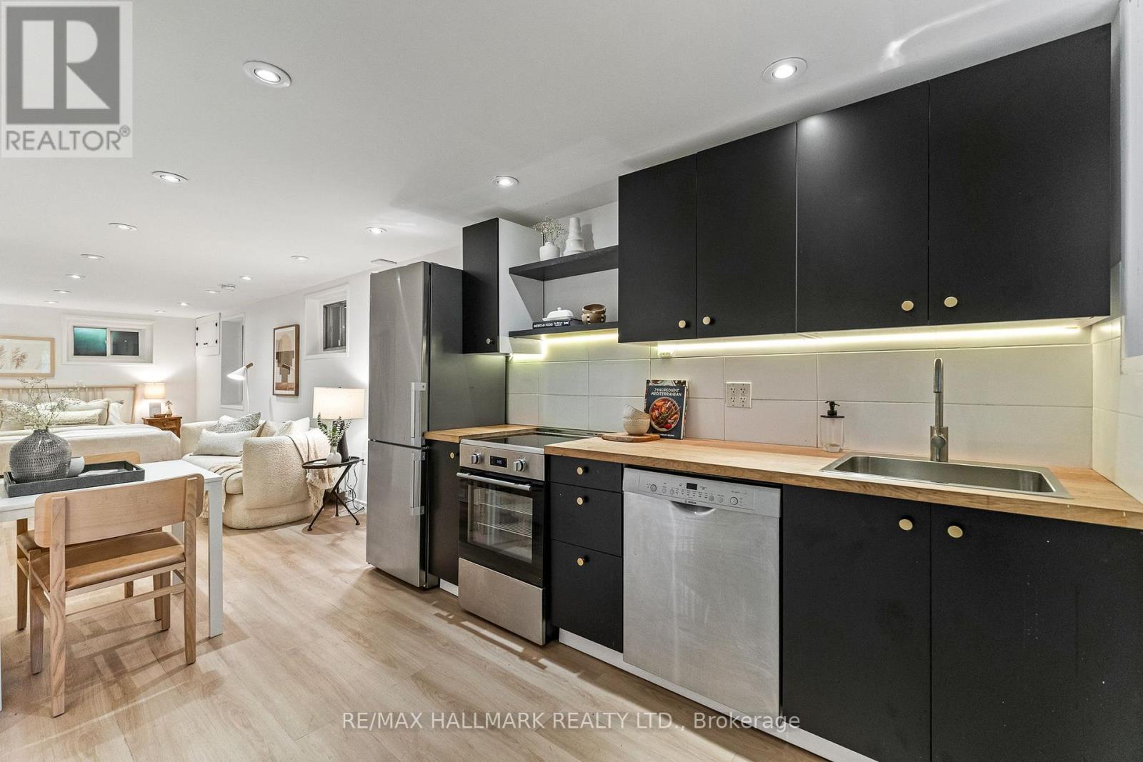 40 Fernwood Park Avenue, Toronto, Ontario  M4E 3G1 - Photo 49 - E13786220