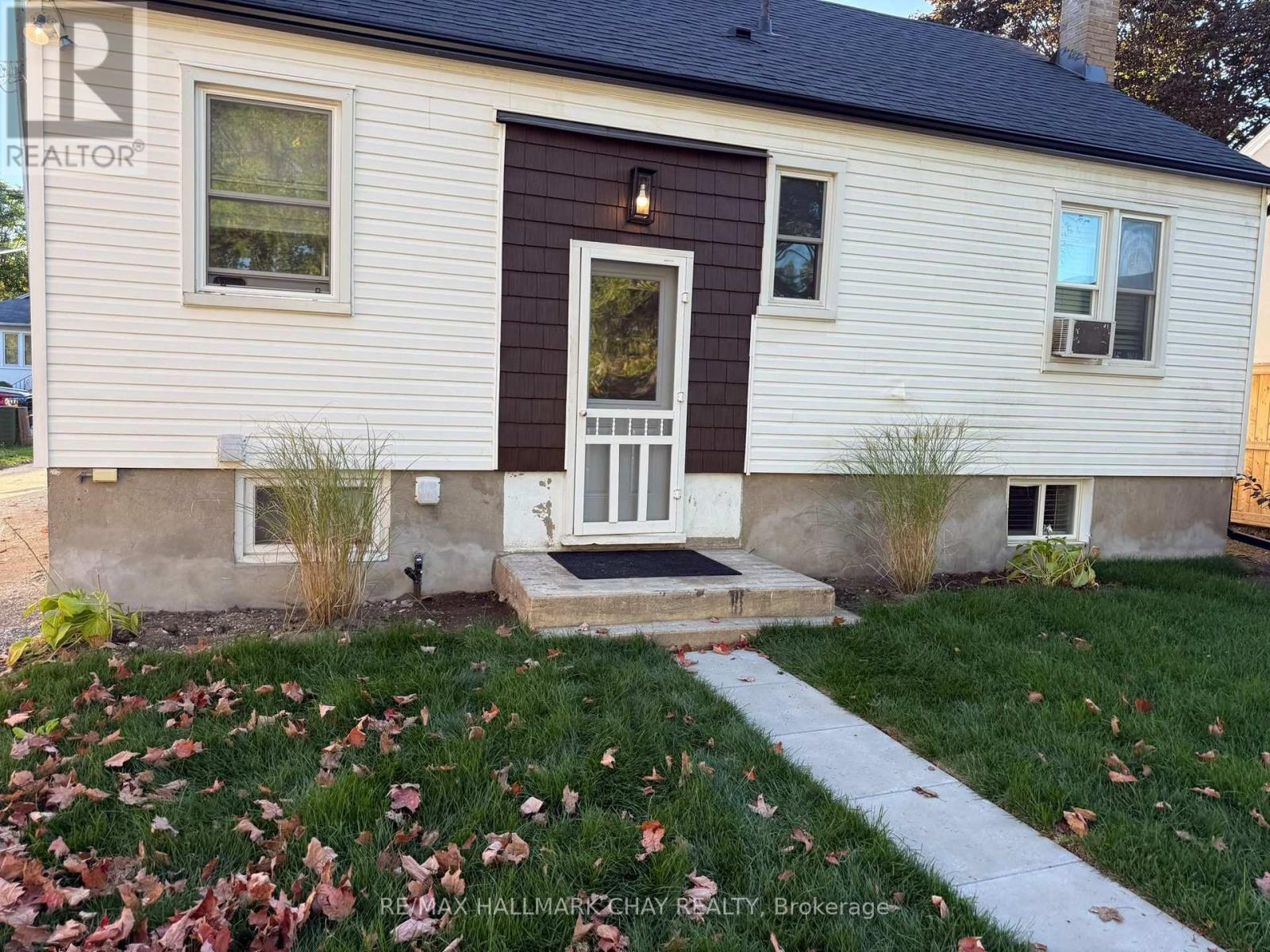 137 Clapperton Street, Barrie, Ontario  L4M 3G3 - Photo 2 - S13786424