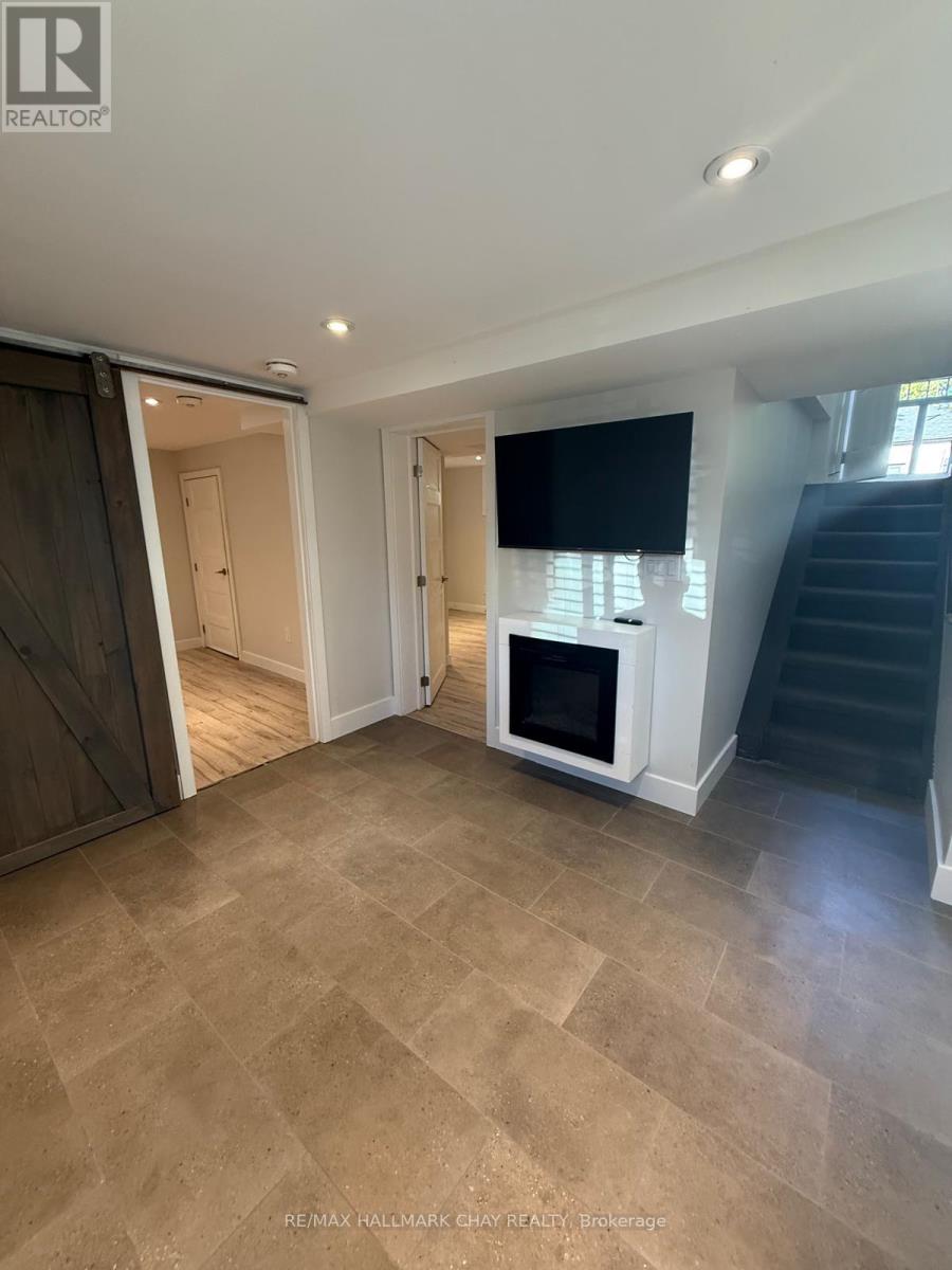 137 Clapperton Street, Barrie, Ontario  L4M 3G3 - Photo 9 - S13786424