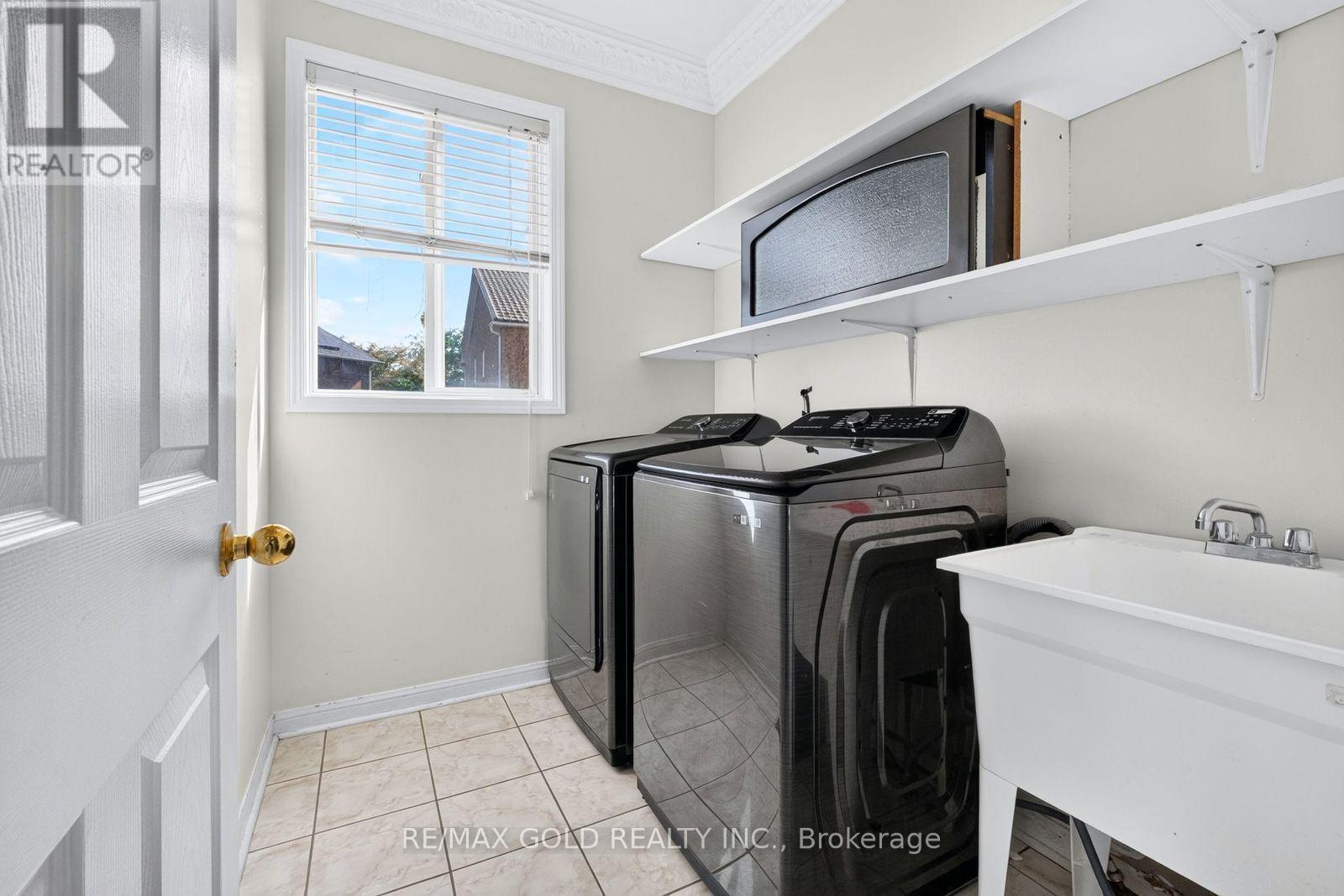 70 Maldives Crescent, Brampton, Ontario  L6P 1L1 - Photo 10 - W13786376
