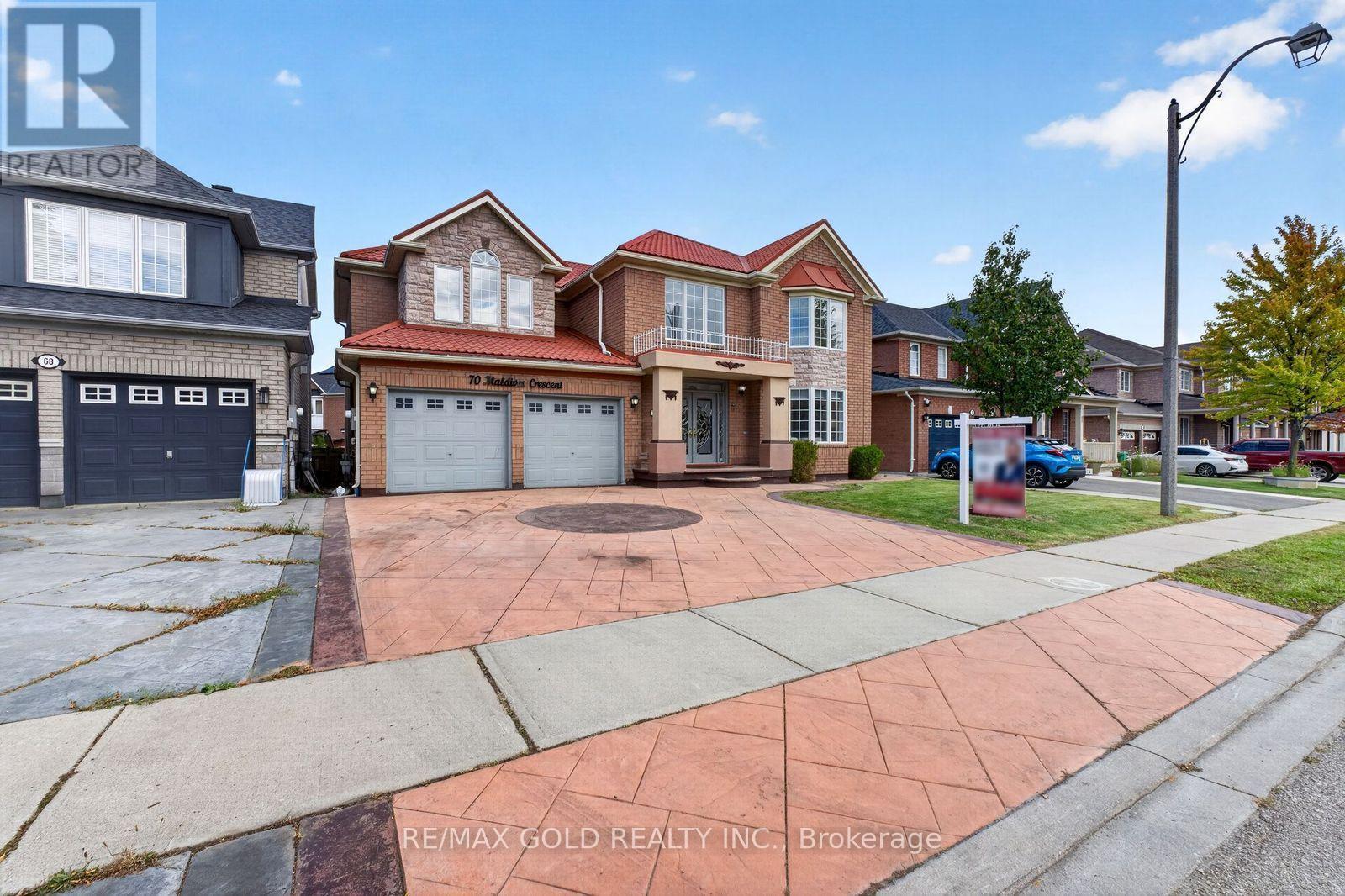 70 Maldives Crescent, Brampton, Ontario  L6P 1L1 - Photo 2 - W13786376