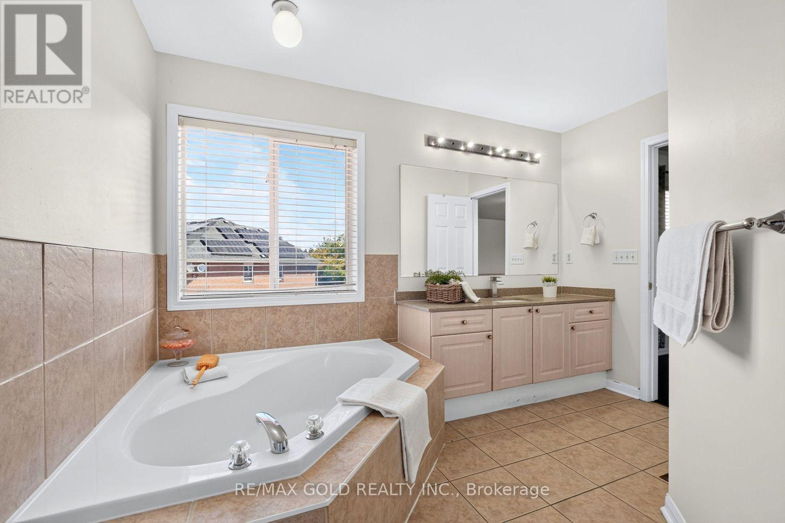70 Maldives Crescent, Brampton, Ontario  L6P 1L1 - Photo 24 - W13786376