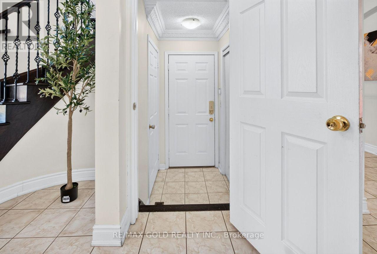70 Maldives Crescent, Brampton, Ontario  L6P 1L1 - Photo 34 - W13786376