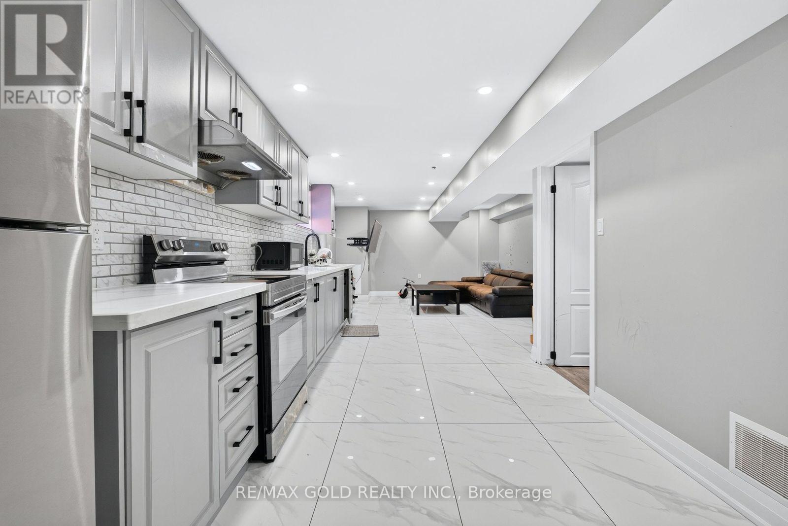 70 Maldives Crescent, Brampton, Ontario  L6P 1L1 - Photo 35 - W13786376