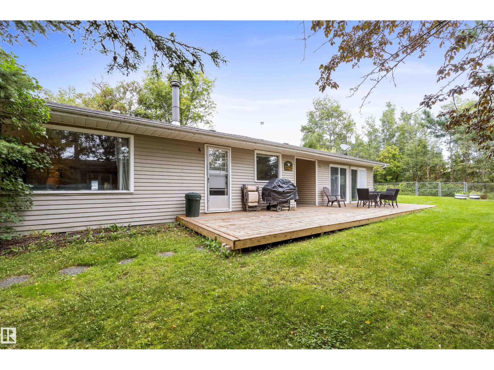 522 5 St, Rural Lac Ste. Anne County, Alberta  T0E 1A0 - Photo 1 - E4508750