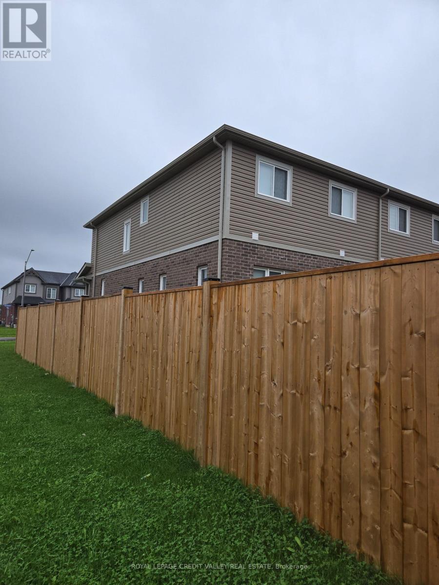 4 Sycamore Street, Welland, Ontario  L3C 0H8 - Photo 3 - X13745920