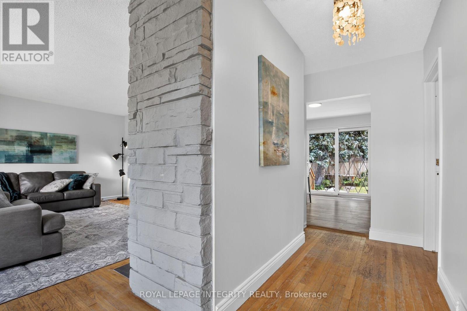 1213 Mcwatters Road, Ottawa, Ontario K2C 3E7 - Photo 4 - X13786604