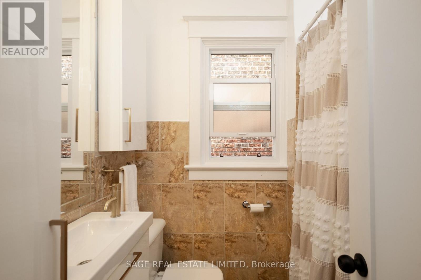 74 Barrington Avenue, Toronto, Ontario  M4C 4Z1 - Photo 22 - E13786558