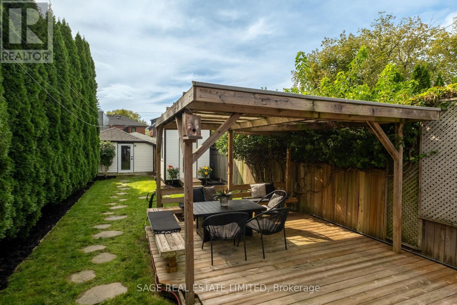 74 Barrington Avenue, Toronto, Ontario  M4C 4Z1 - Photo 23 - E13786558