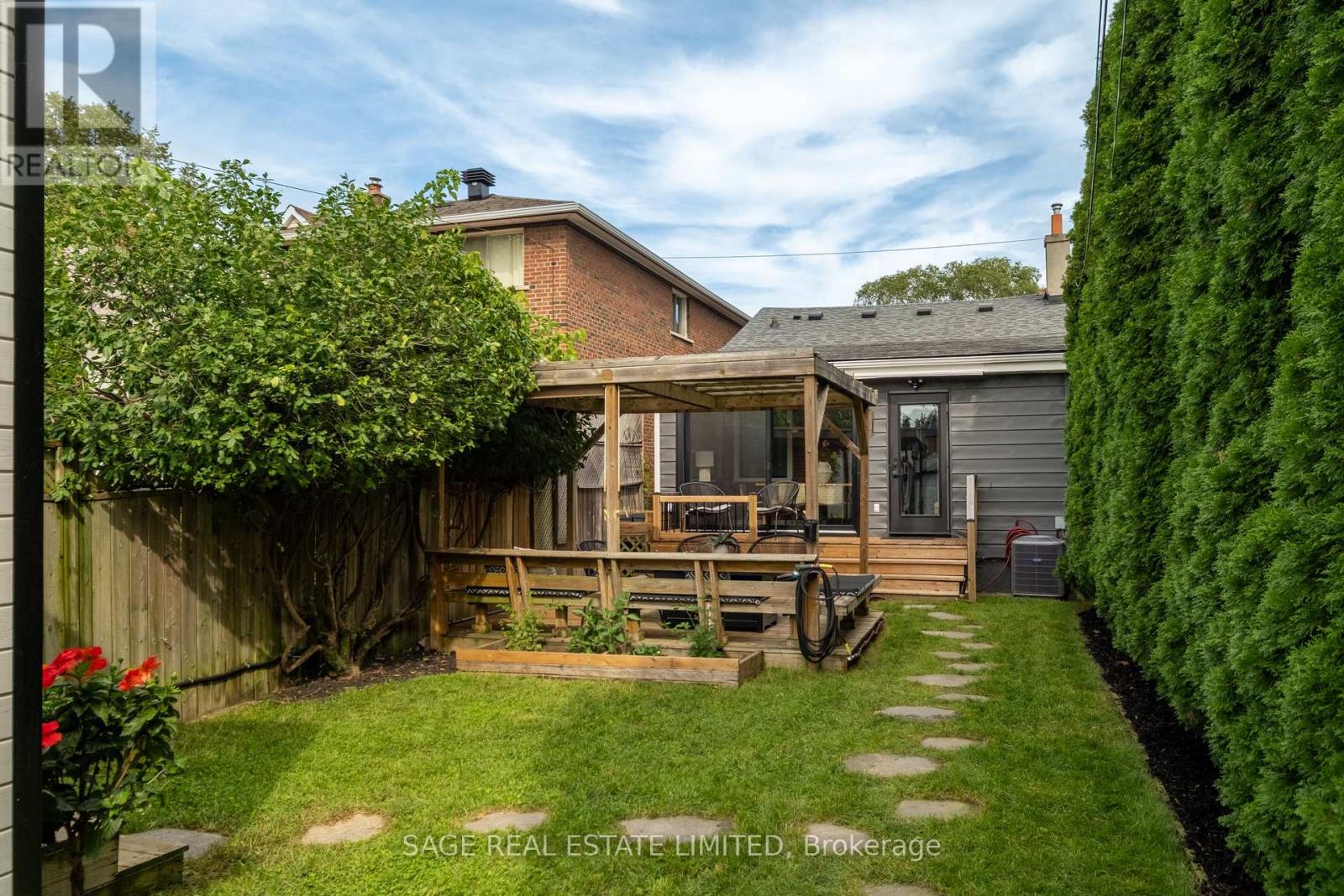 74 Barrington Avenue, Toronto, Ontario  M4C 4Z1 - Photo 30 - E13786558