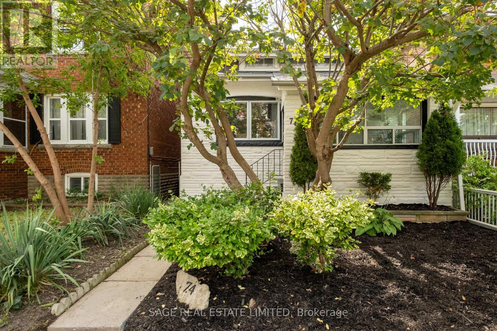 74 Barrington Avenue, Toronto, Ontario  M4C 4Z1 - Photo 45 - E13786558