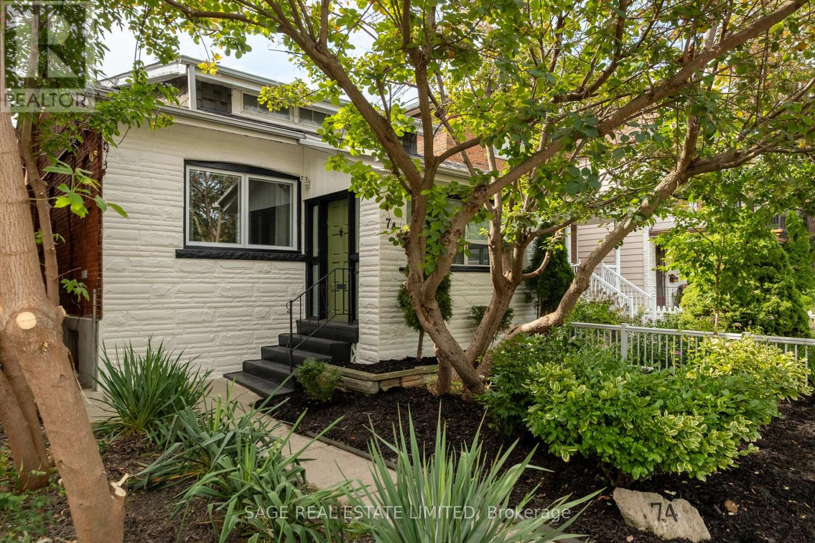 74 Barrington Avenue, Toronto, Ontario  M4C 4Z1 - Photo 47 - E13786558