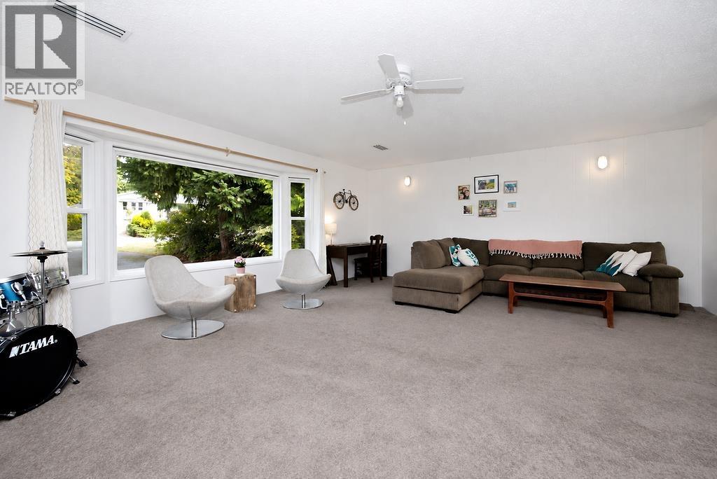 6447 Samron Road, Sechelt, British Columbia  V7Z 0M8 - Photo 8 - R3165546