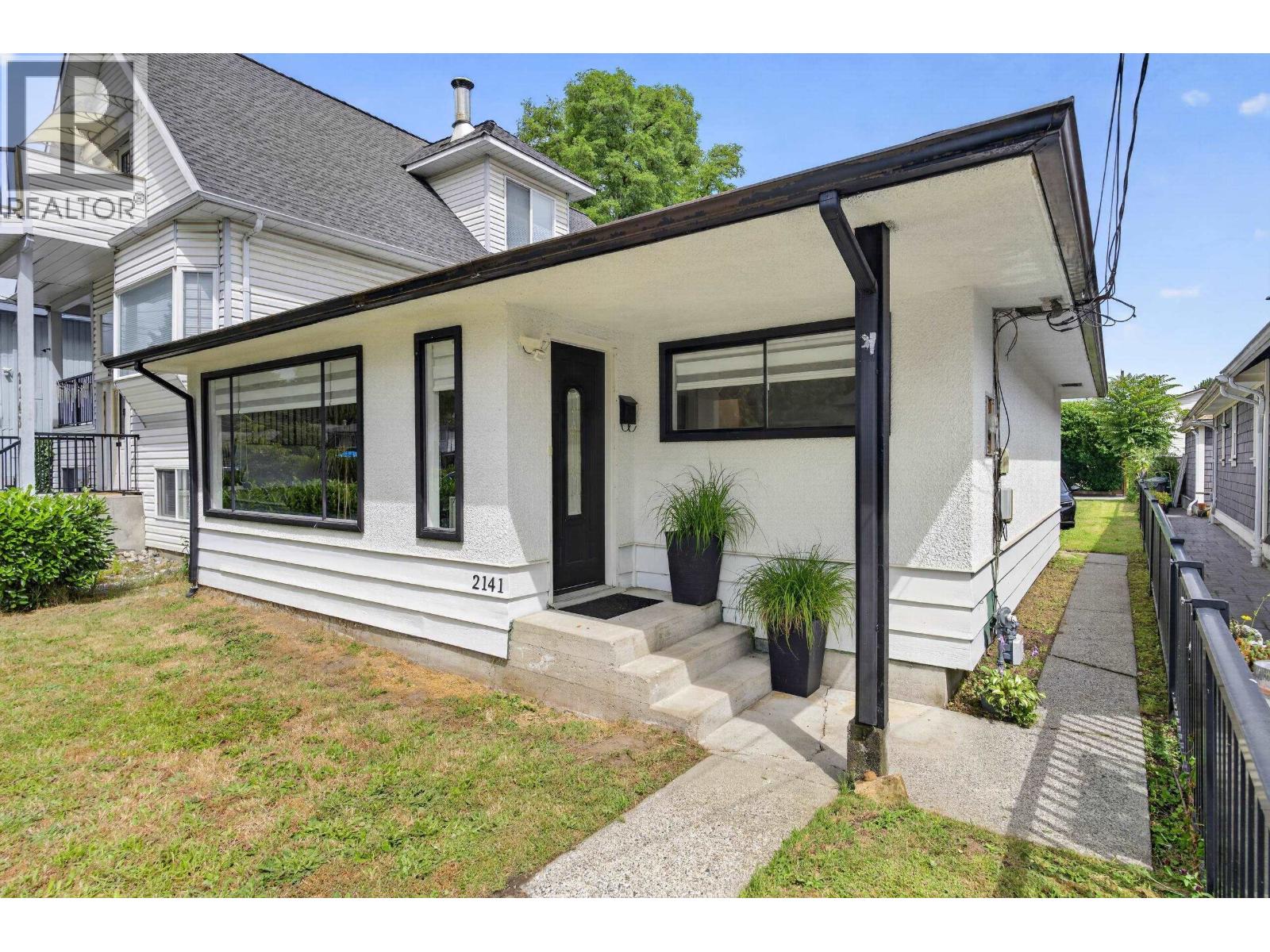 2141 FRASER AVENUE, port coquitlam, British Columbia