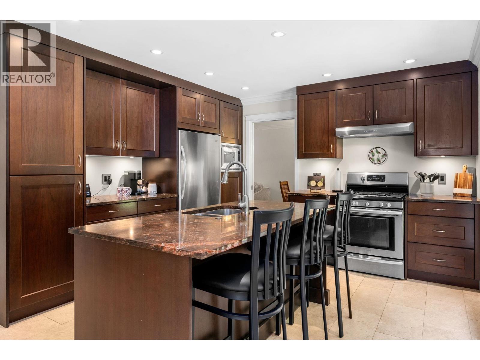 1617 Emerson Court, North Vancouver, British Columbia  V7H 2Y6 - Photo 8 - R3165600