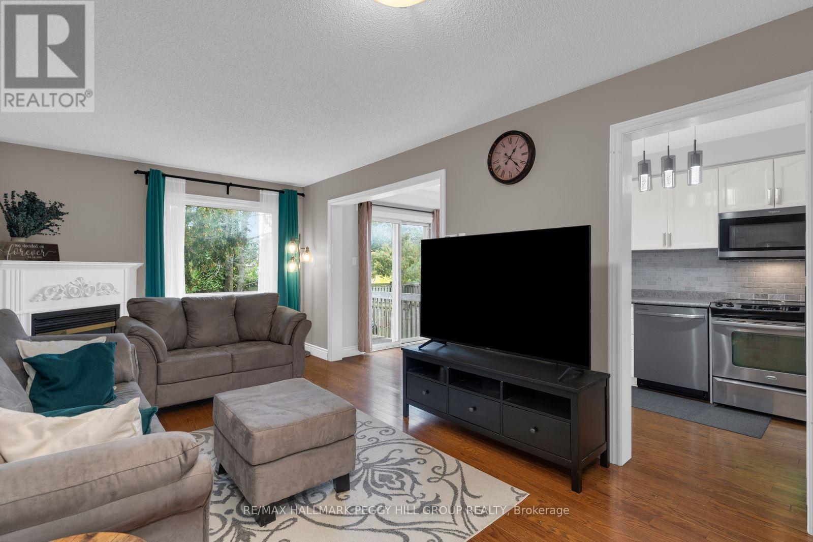 104 Leslie Avenue, Barrie (Holly), Ontario  L4N 9P4 - Photo 5 - S13786562