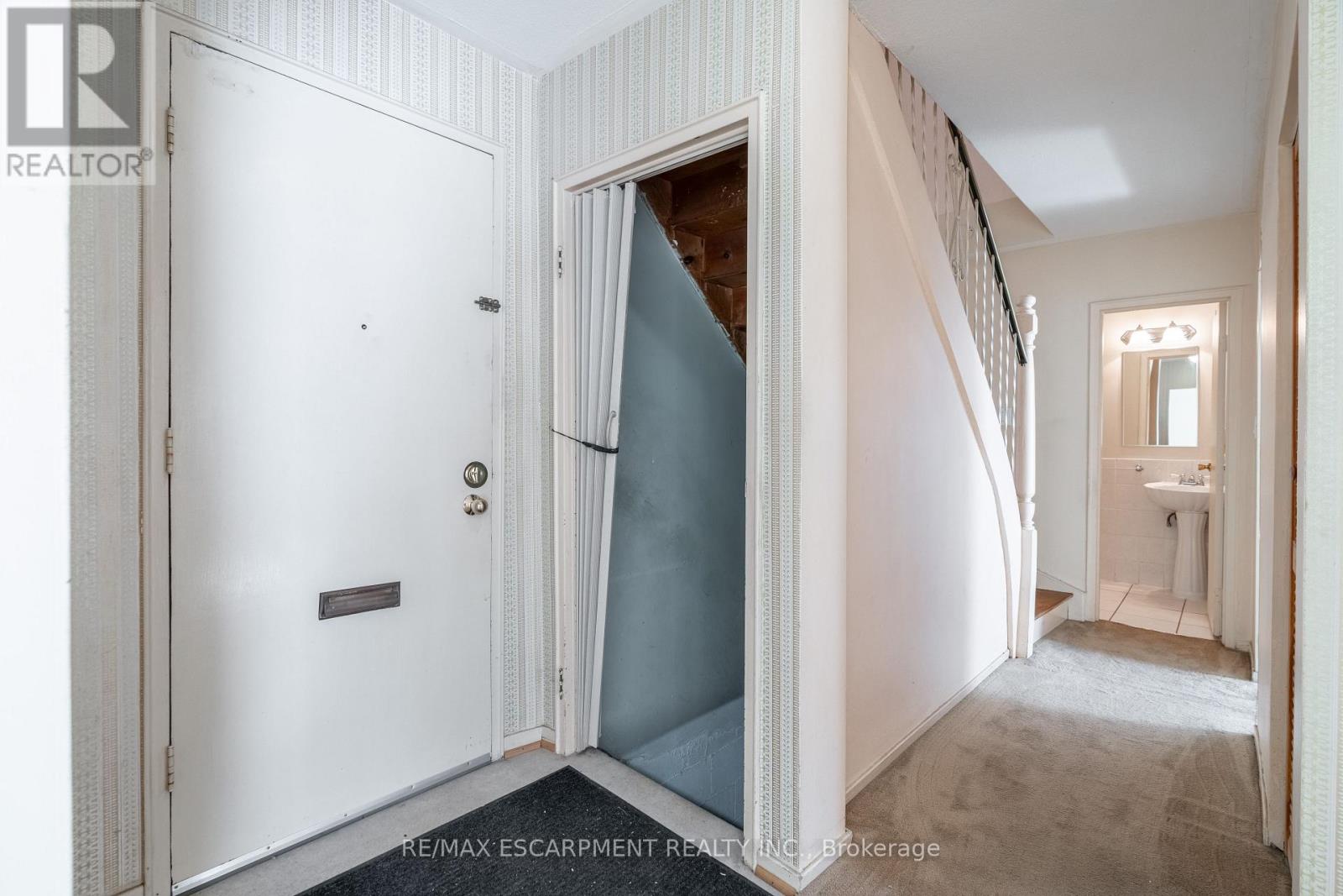 8 - 519 Claridge Road, Burlington, Ontario  L7N 2S1 - Photo 2 - W13786582