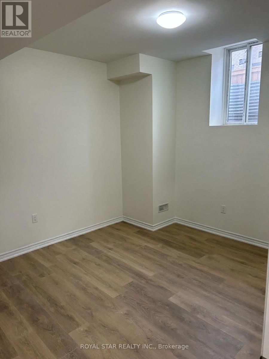 Bsmt - 31 Hallaran Road, Oakville, Ontario  L6H 0Z8 - Photo 11 - W13786598