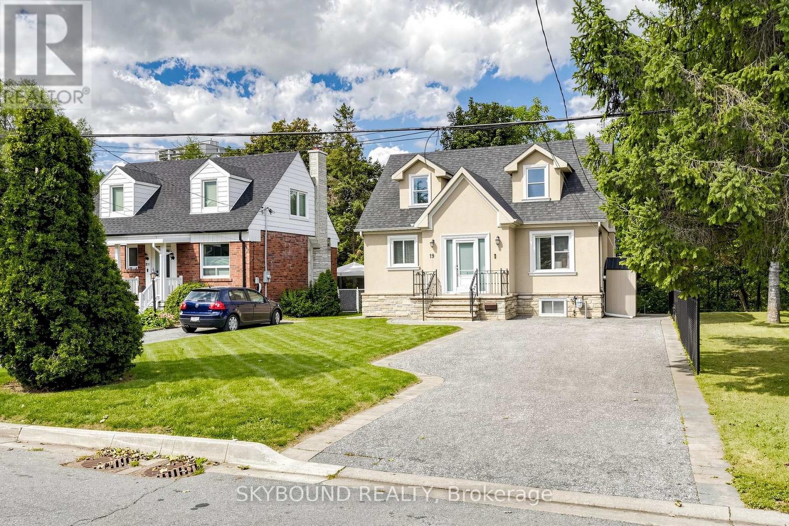 19 Riverview Heights, Toronto, Ontario  M9P 2N3 - Photo 3 - W13786638