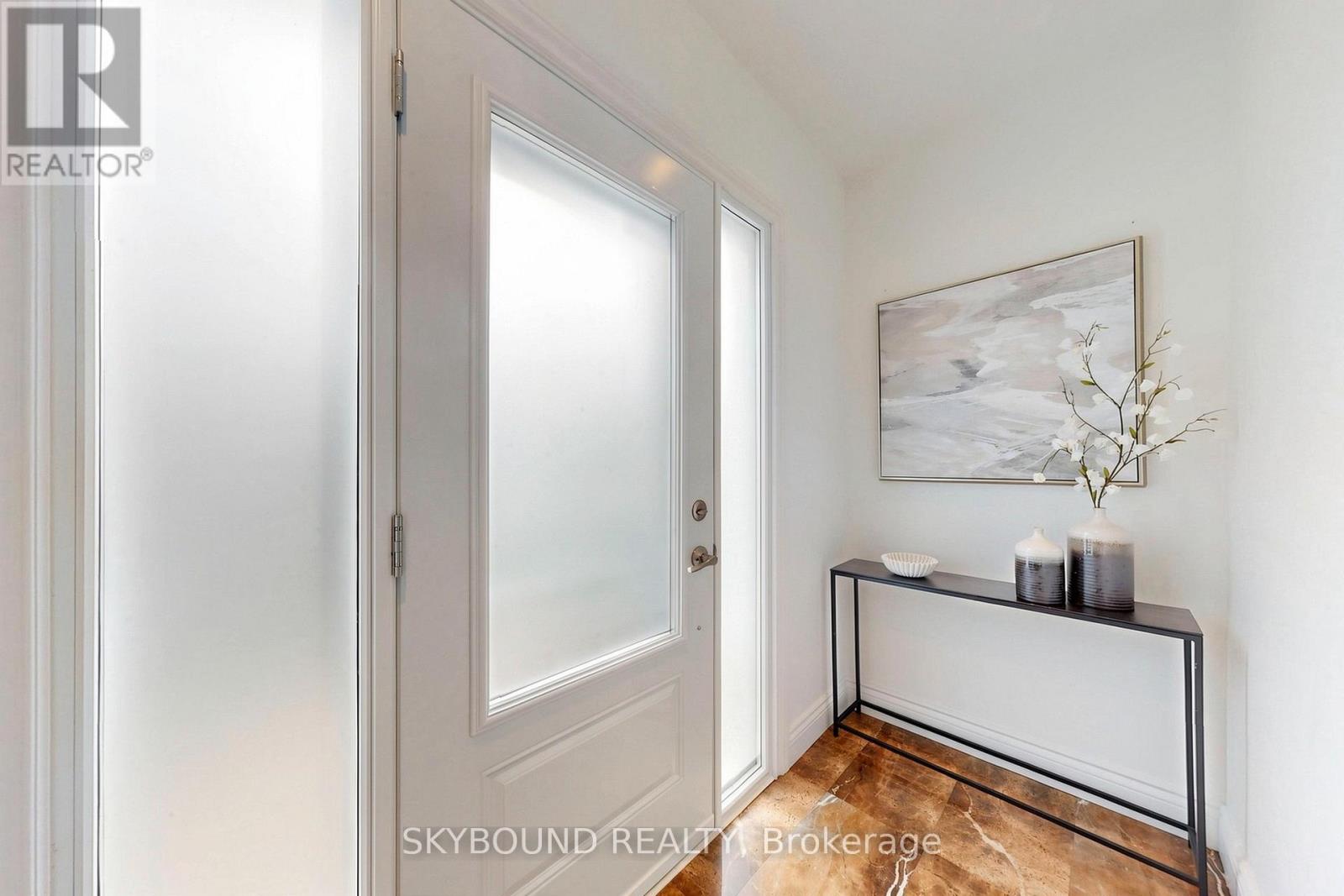 19 Riverview Heights, Toronto, Ontario  M9P 2N3 - Photo 5 - W13786638
