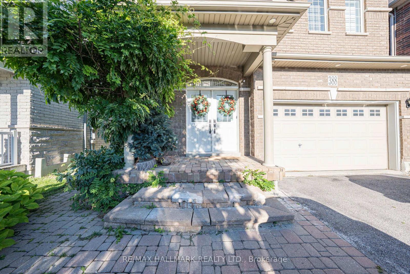 #MAIN - 388 KWAPIS BOULEVARD, Newmarket, Ontario