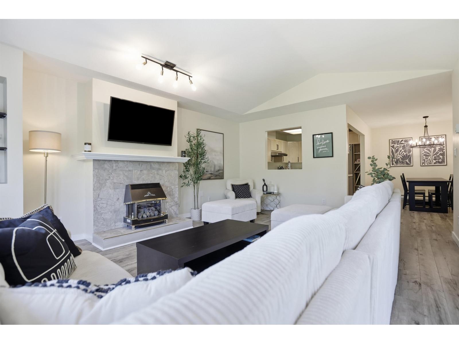 304 6440 197 Street, Langley, British Columbia  V2Y 1H9 - Photo 3 - R3165638