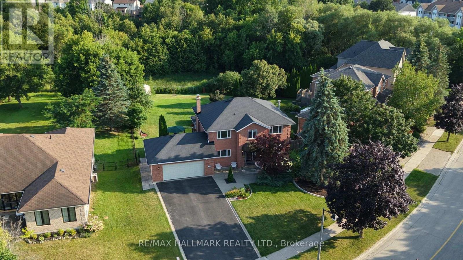 97 THOMPSON DRIVE, East Gwillimbury, Ontario