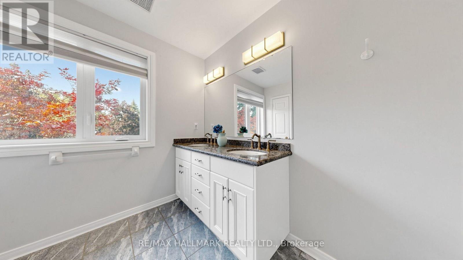 97 Thompson Drive, East Gwillimbury, Ontario  L9N 1E2 - Photo 24 - N13614704
