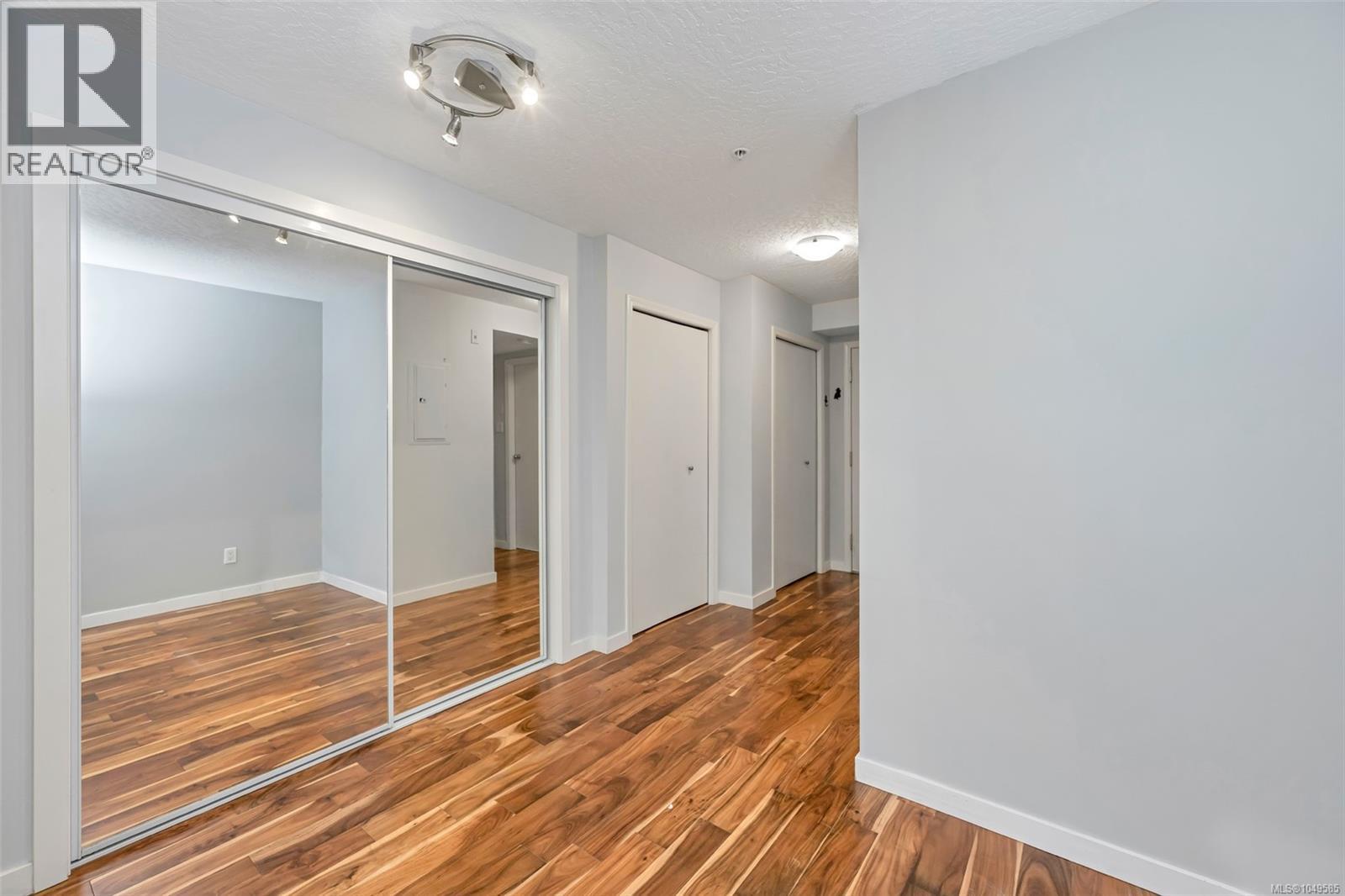 106 520 Dunedin St, Victoria, British Columbia  V8T 2L6 - Photo 2 - 1049585
