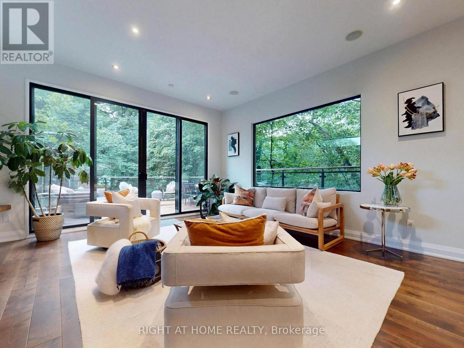 386 ROSEWELL AVENUE, Toronto, Ontario