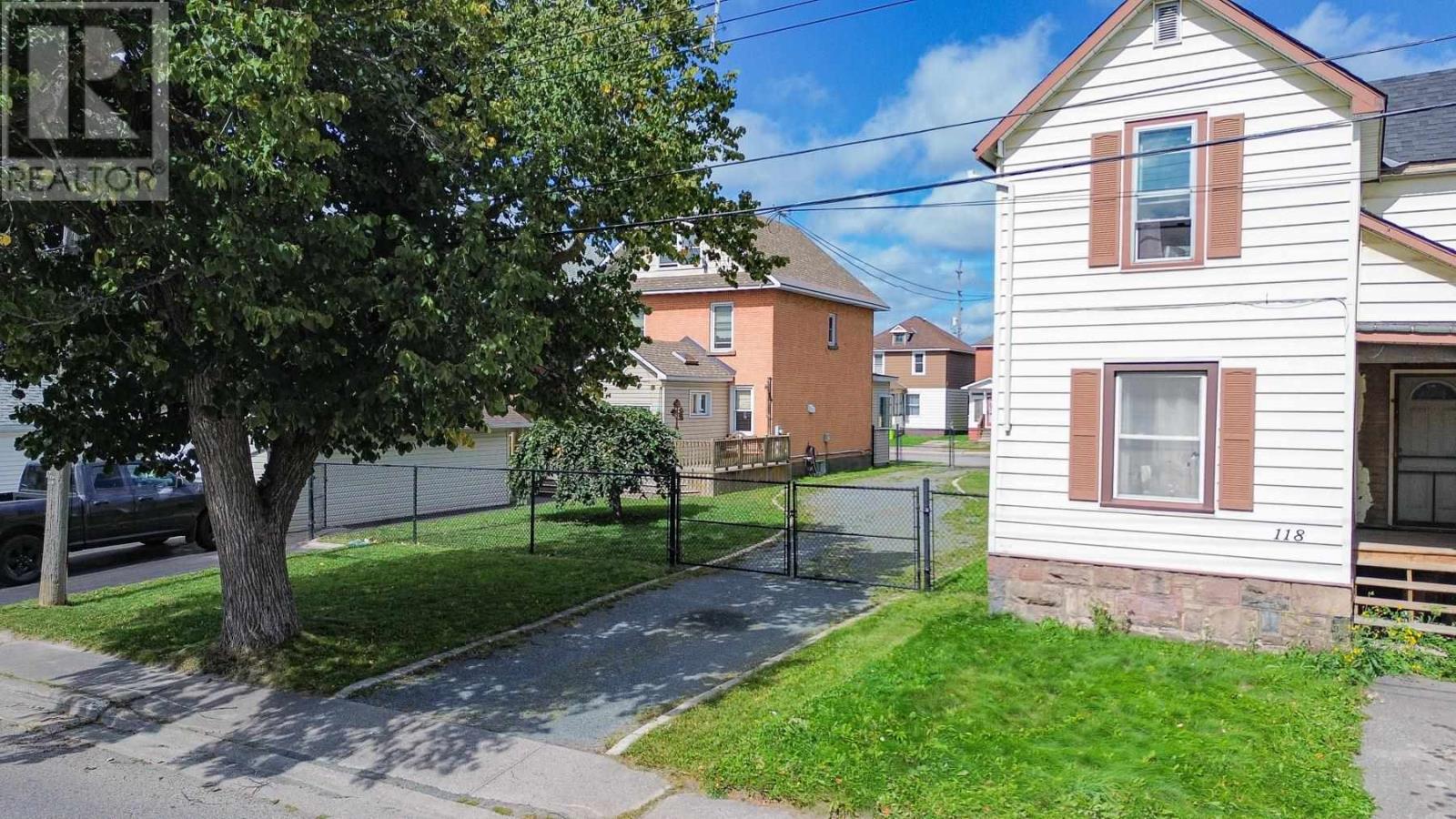 122 Alexandra St, Sault Ste. Marie, Ontario  P6A 1J4 - Photo 2 - SM262555