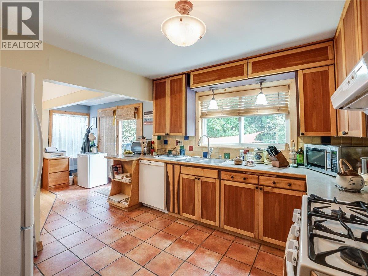 908 Fifth Street, Nelson, British Columbia V1L 2X8 - Photo 24 - 10400852