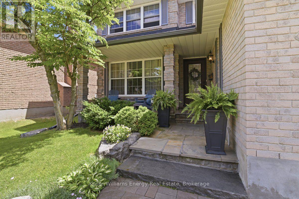 760 Sundance Circle, Oshawa, Ontario  L1J 8B7 - Photo 2 - E13786870