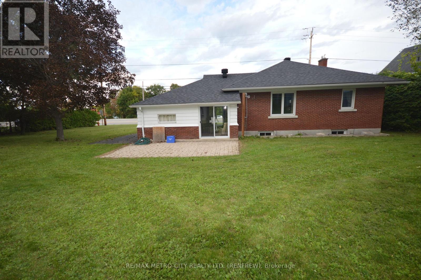 33 Pembroke Street, Whitewater Region, Ontario  K0J 1K0 - Photo 16 - X13786844