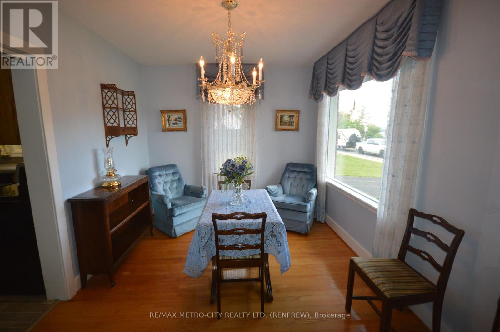 33 Pembroke Street, Whitewater Region, Ontario  K0J 1K0 - Photo 3 - X13786844