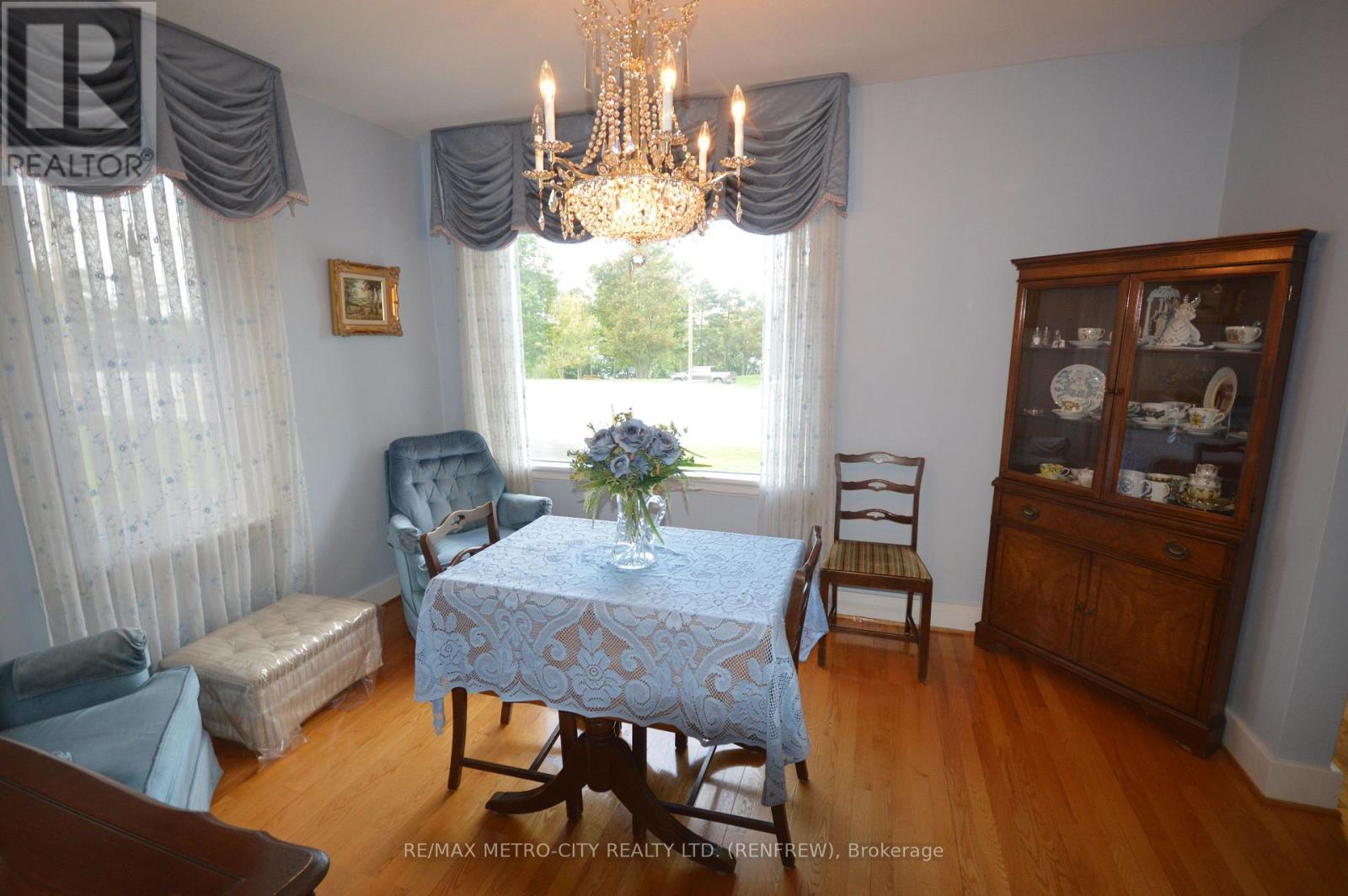 33 Pembroke Street, Whitewater Region, Ontario  K0J 1K0 - Photo 4 - X13786844