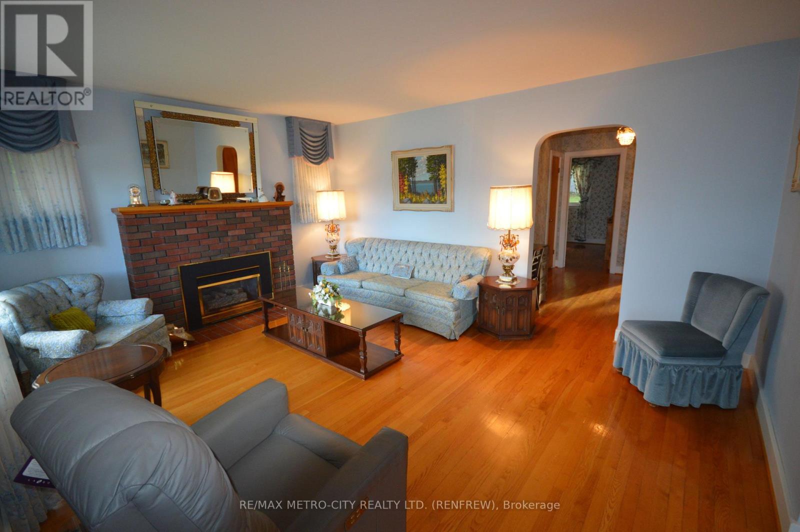 33 Pembroke Street, Whitewater Region, Ontario  K0J 1K0 - Photo 5 - X13786844
