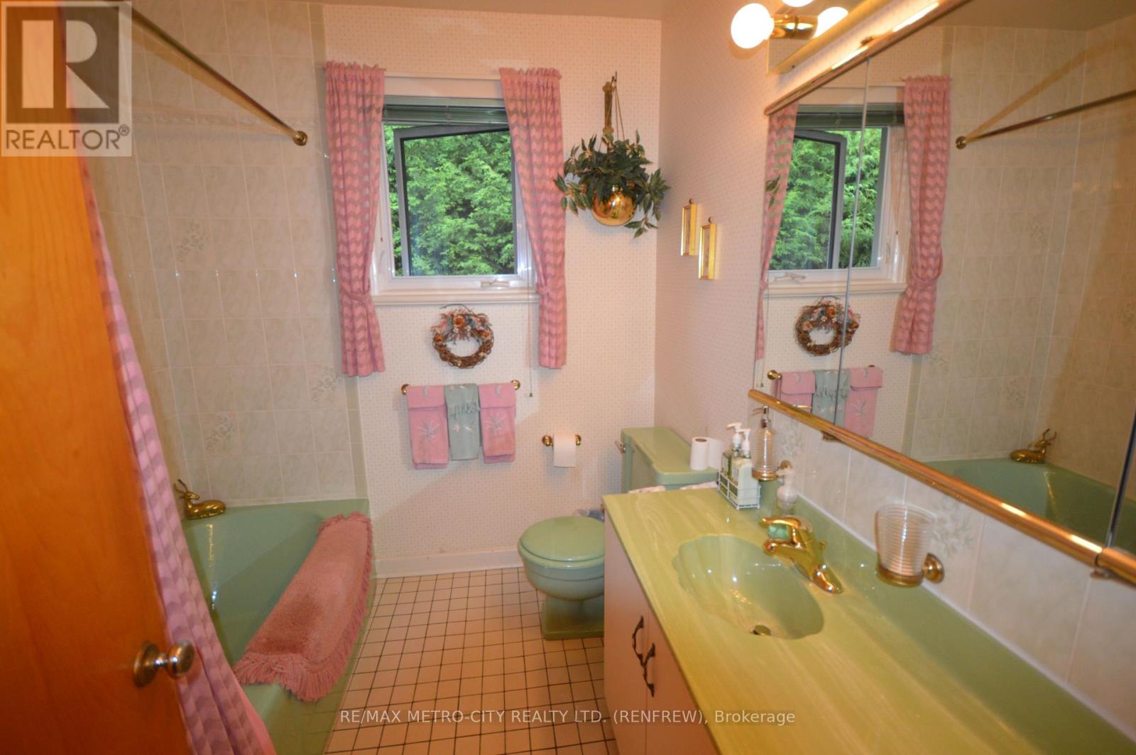 33 Pembroke Street, Whitewater Region, Ontario  K0J 1K0 - Photo 6 - X13786844