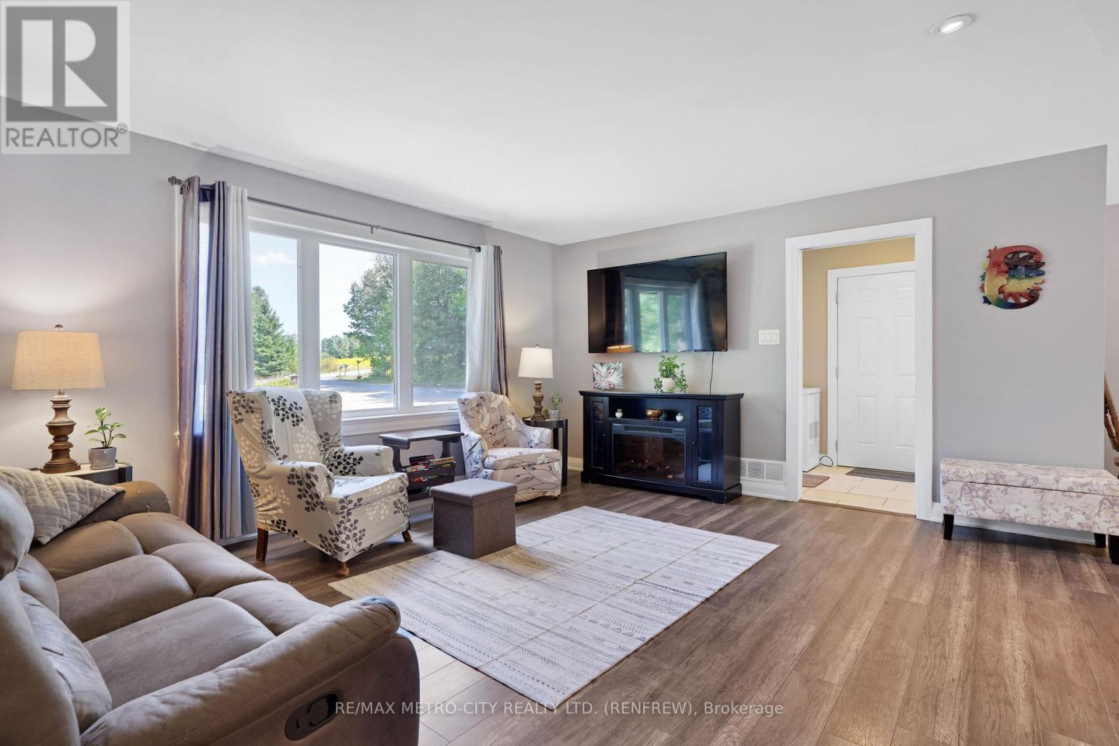 2457 Burnstown Road, Mcnab/braeside, Ontario  K7V 3Z4 - Photo 9 - X13787028
