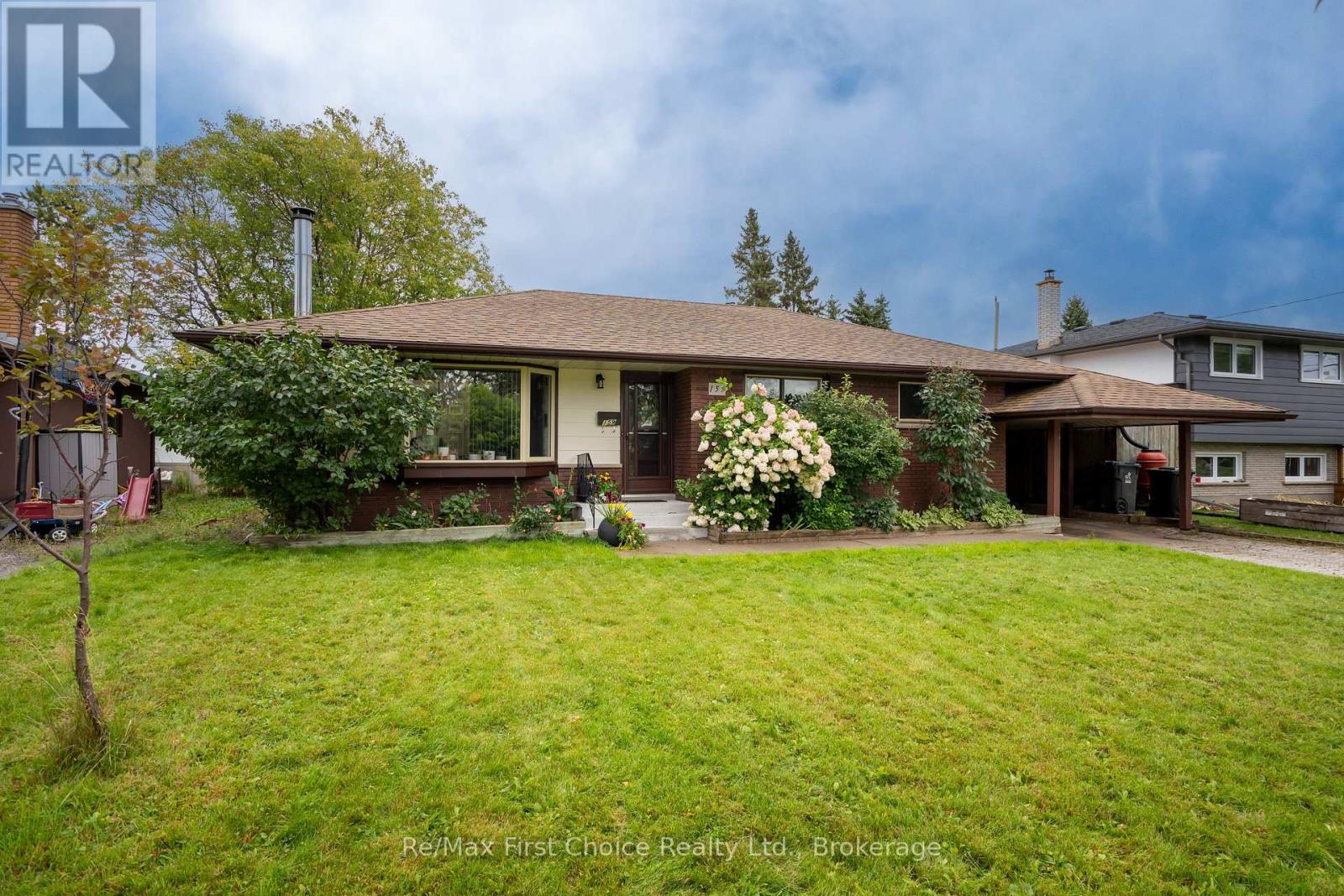 159 Hogarth Street, Thunder Bay, Ontario  P7A 7H1 - Photo 1 - X13786802