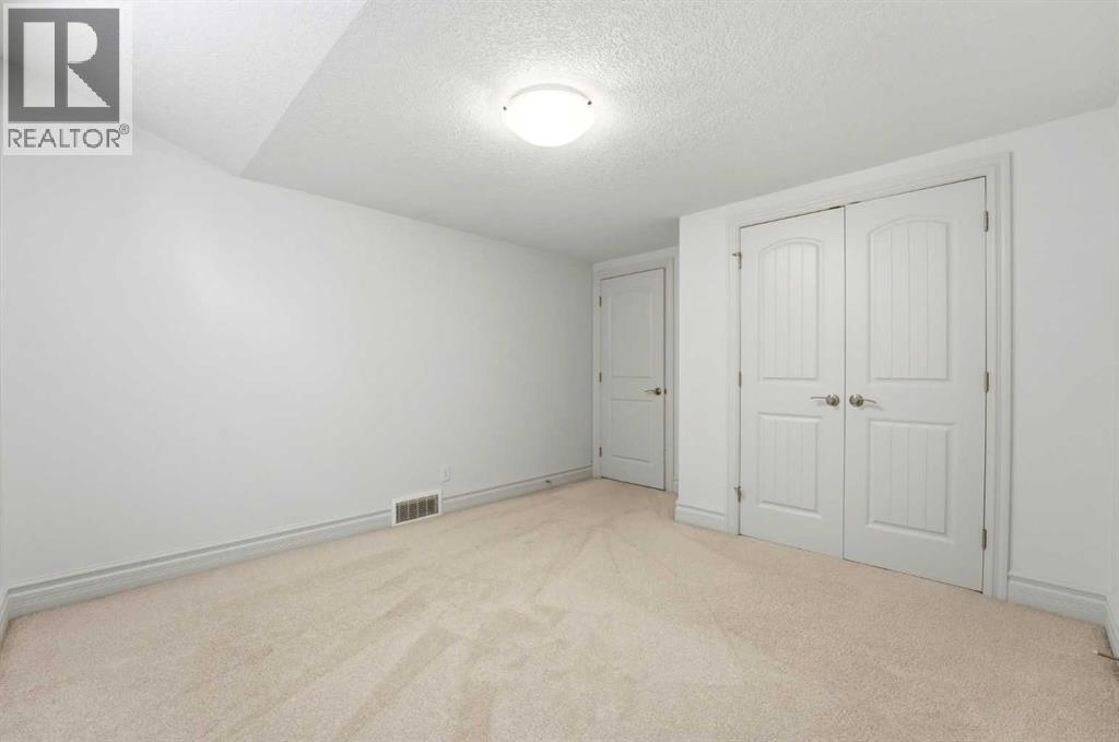 299 Sunset View, Cochrane, Alberta  T4C 0N6 - Photo 38 - A2343807
