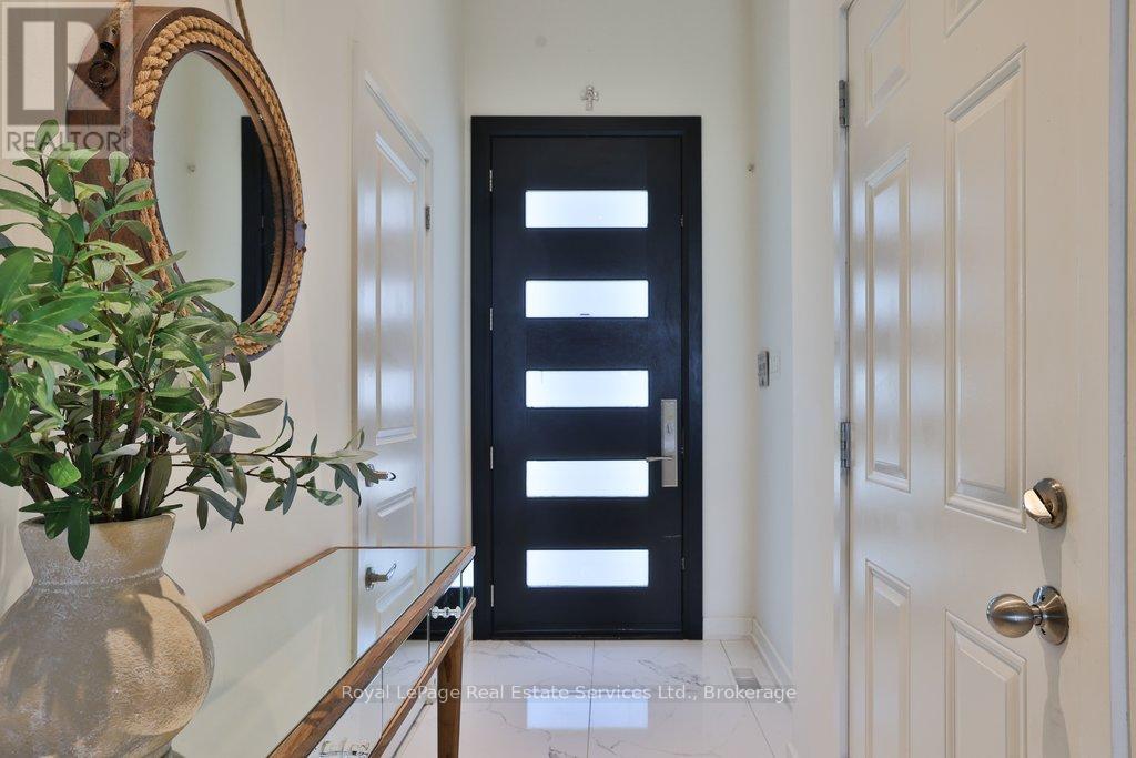 3155 Mintwood Circle, Oakville, Ontario  L6H 0N9 - Photo 6 - W13786772